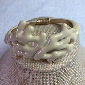 NWOT SAKS Cream Coral Bracelet - Kenneth Jay Lane